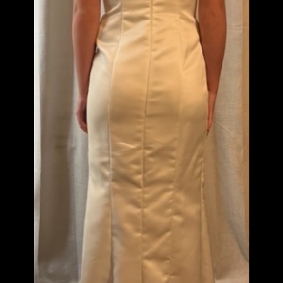 Beautiful wedding dress!! - Picture 5 of 5